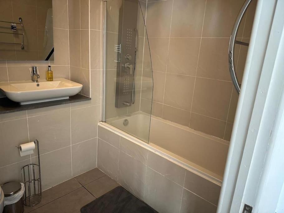 Flat 303 One Bedroom Apartment Бирмингам Екстериор снимка